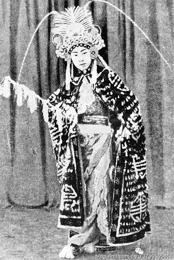 ‘英亚官方网站’熊顿逝世三周年纪念展览 白百何诠释“熊顿精神”(图3) 英亚官方网站