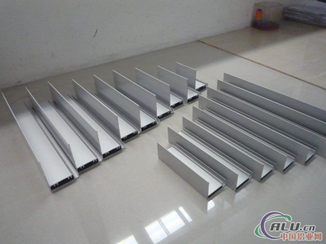 *
好医生岳伟:整形美容的最高境界是浑然天成‘英亚官网首页’(图3) 英亚官方网站