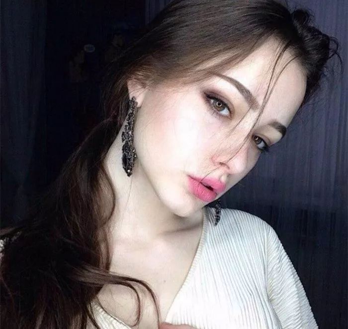 英亚官方网站-一个妹子整形后的22天,从路人甲开始变美的开挂人生(图1) 英亚官方网站